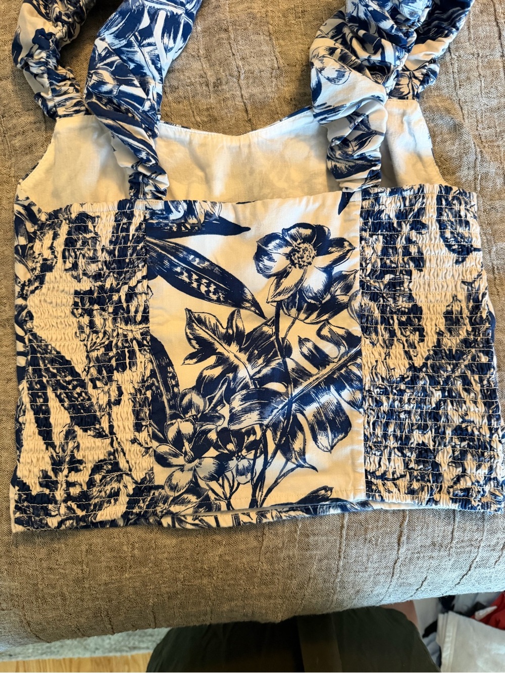 A&F Ruched Strap Crop Top - Picture 5 of 5